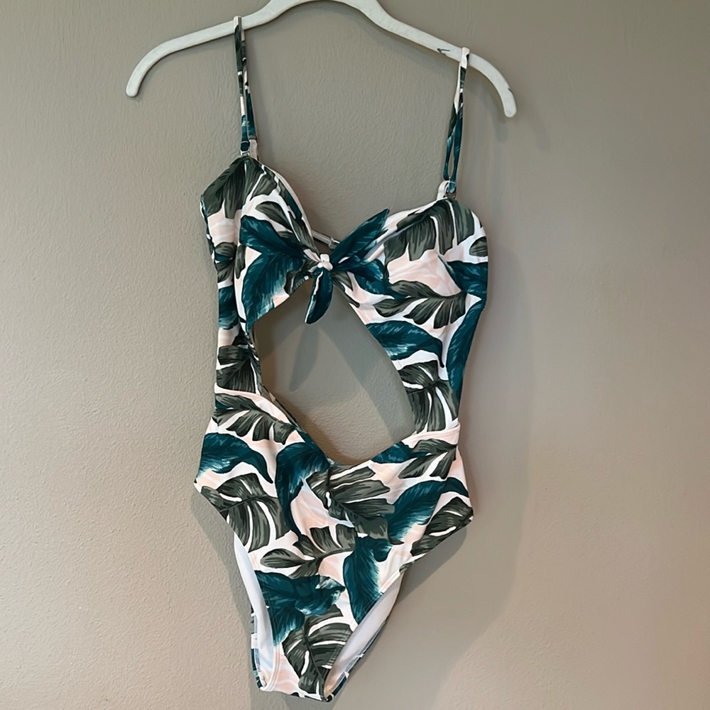 Tropical print 1 piece bathing suit.